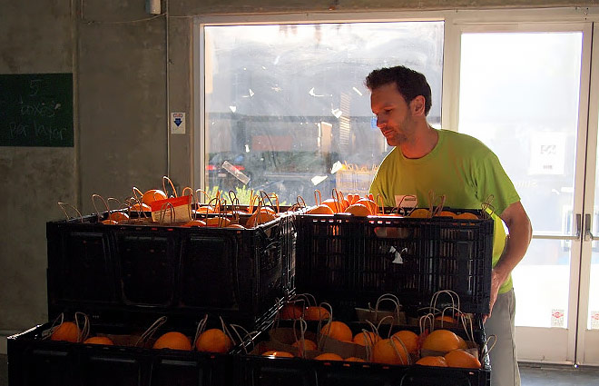 Neustar employee volunteering photo